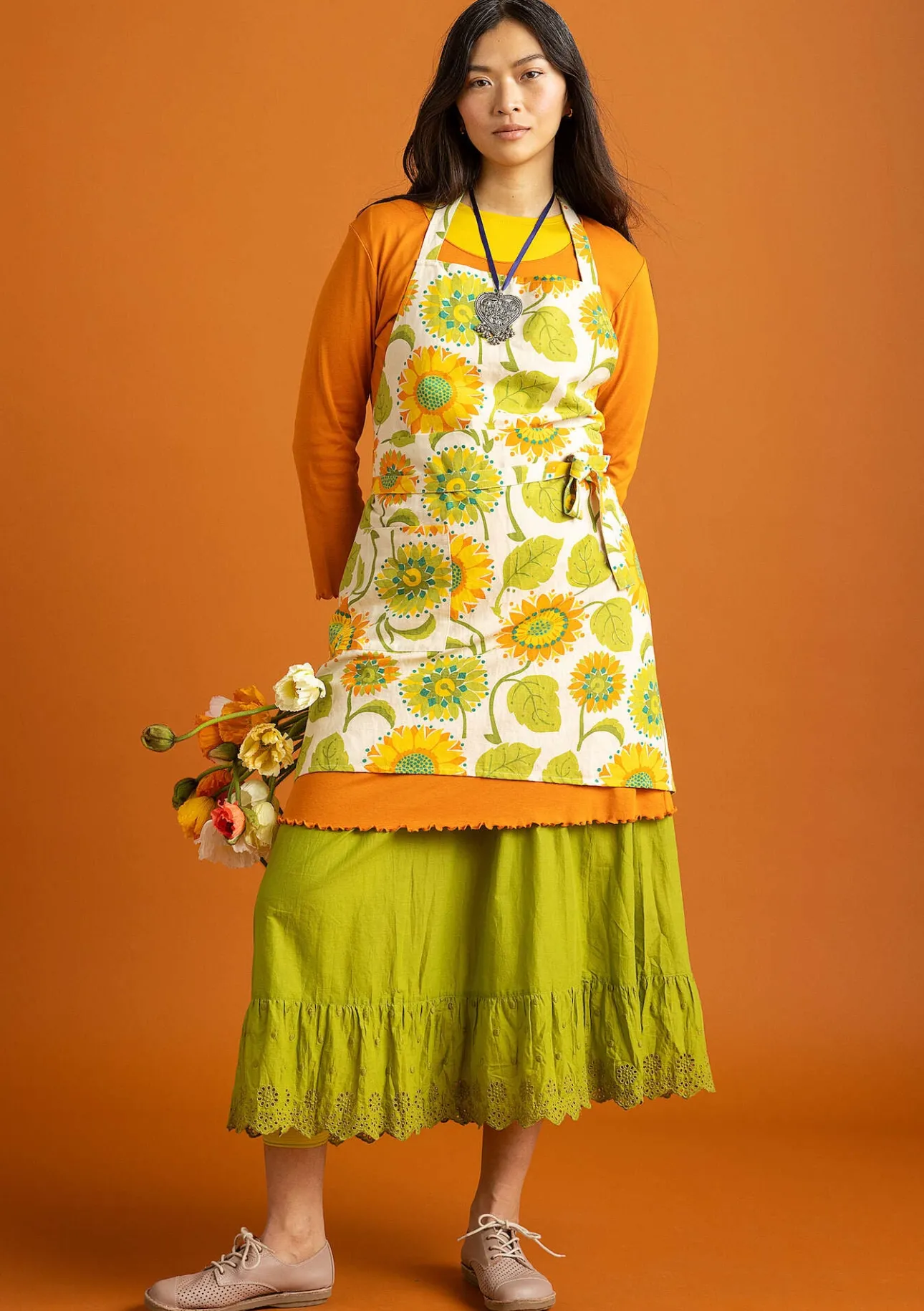Kök & Matplats-Gudrun Sjödén Förkläde "Sunflower" i ekologisk bomull/ lin Ljussand