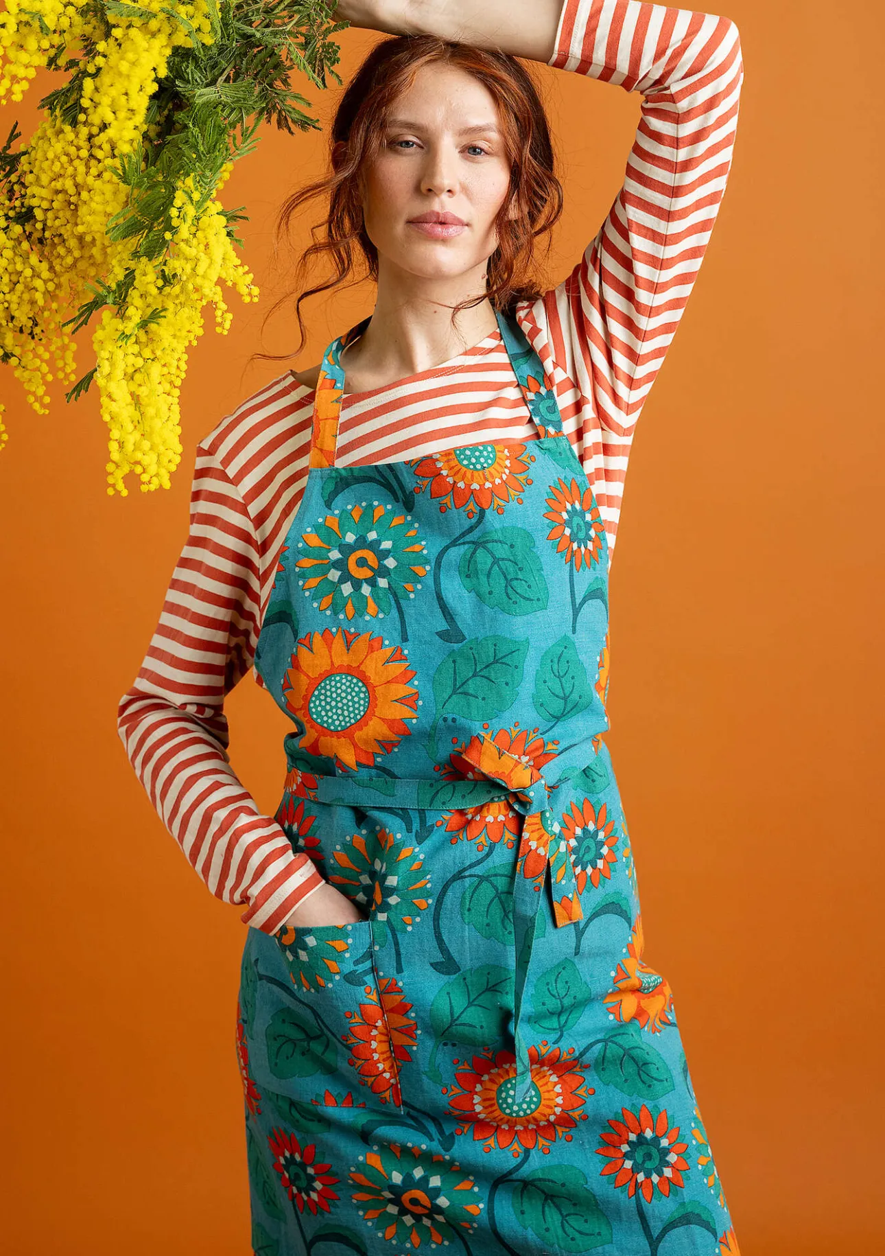 Kök & Matplats-Gudrun Sjödén Förkläde "Sunflower" i ekologisk bomull/ lin Turkos