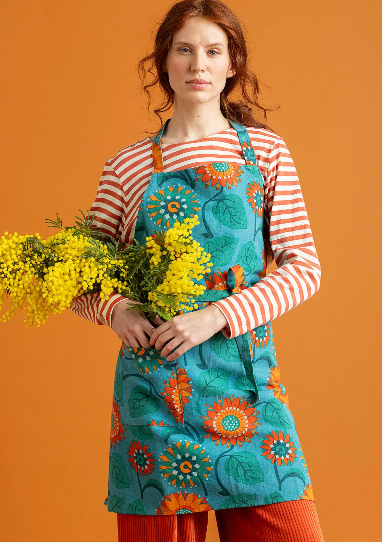 Kök & Matplats-Gudrun Sjödén Förkläde "Sunflower" i ekologisk bomull/ lin Turkos