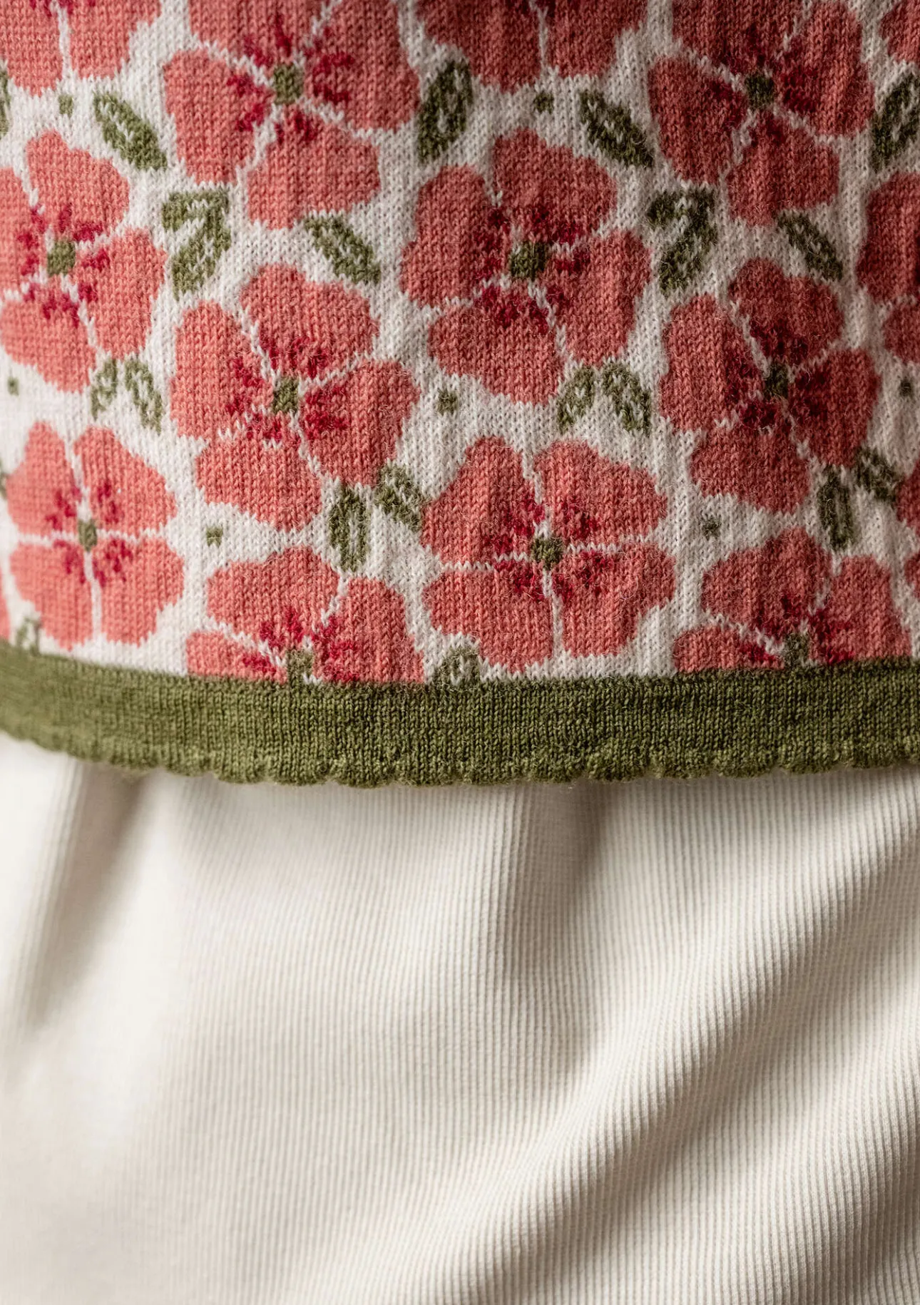 Koftor-Gudrun Sjödén Kofta "Anemone" i ekologisk ull Mörklilja