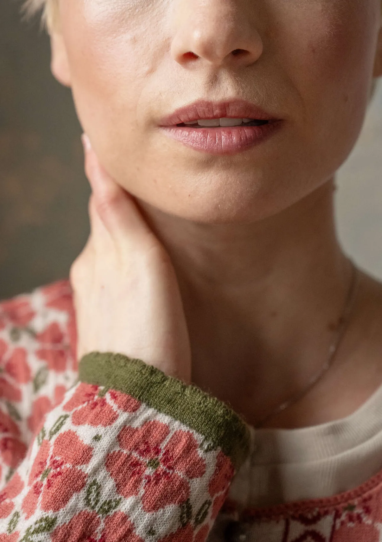 Koftor-Gudrun Sjödén Kofta "Anemone" i ekologisk ull Mörklilja