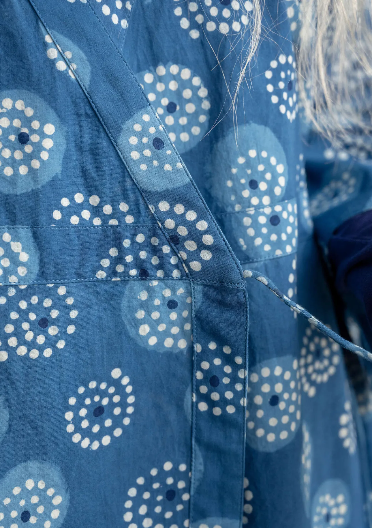 Blusar-Gudrun Sjödén Omlottblus "Clay" i ekologisk bomull Indigo