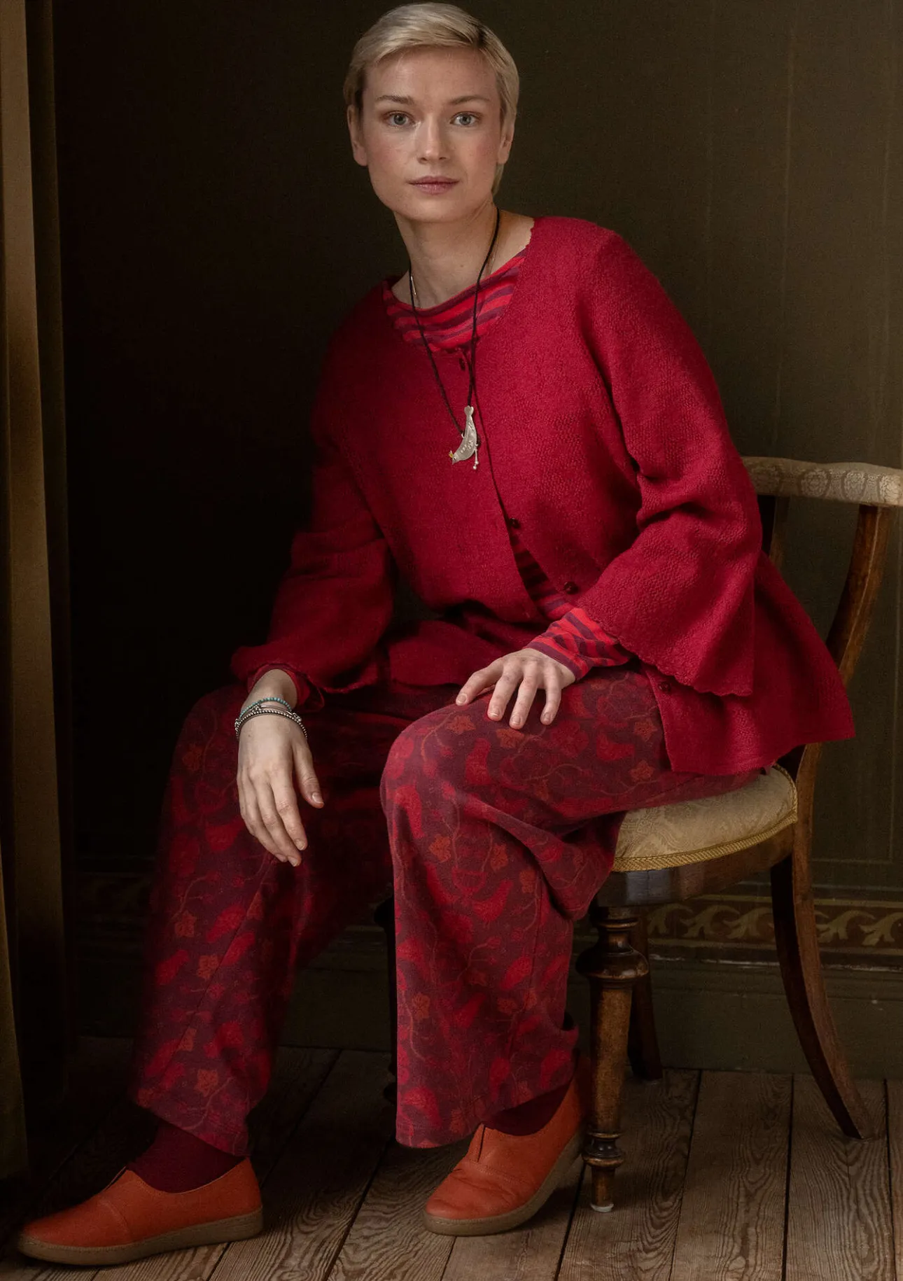 Koftor-Gudrun Sjödén Pointellekofta "Blomstra" i filtad ull Tranbär