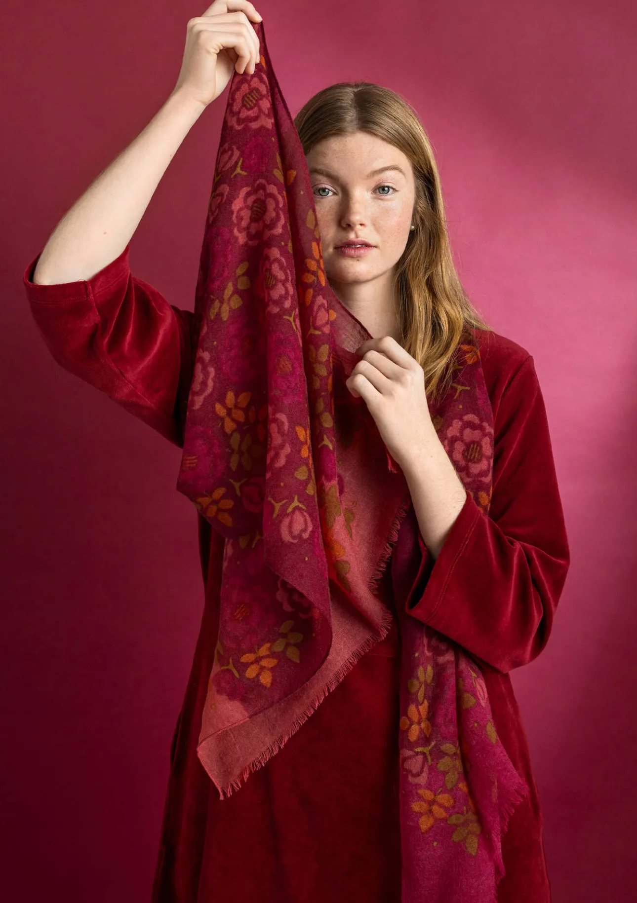 Accessoarer-Gudrun Sjödén Sjal "Astrid" i ull Granatäpple