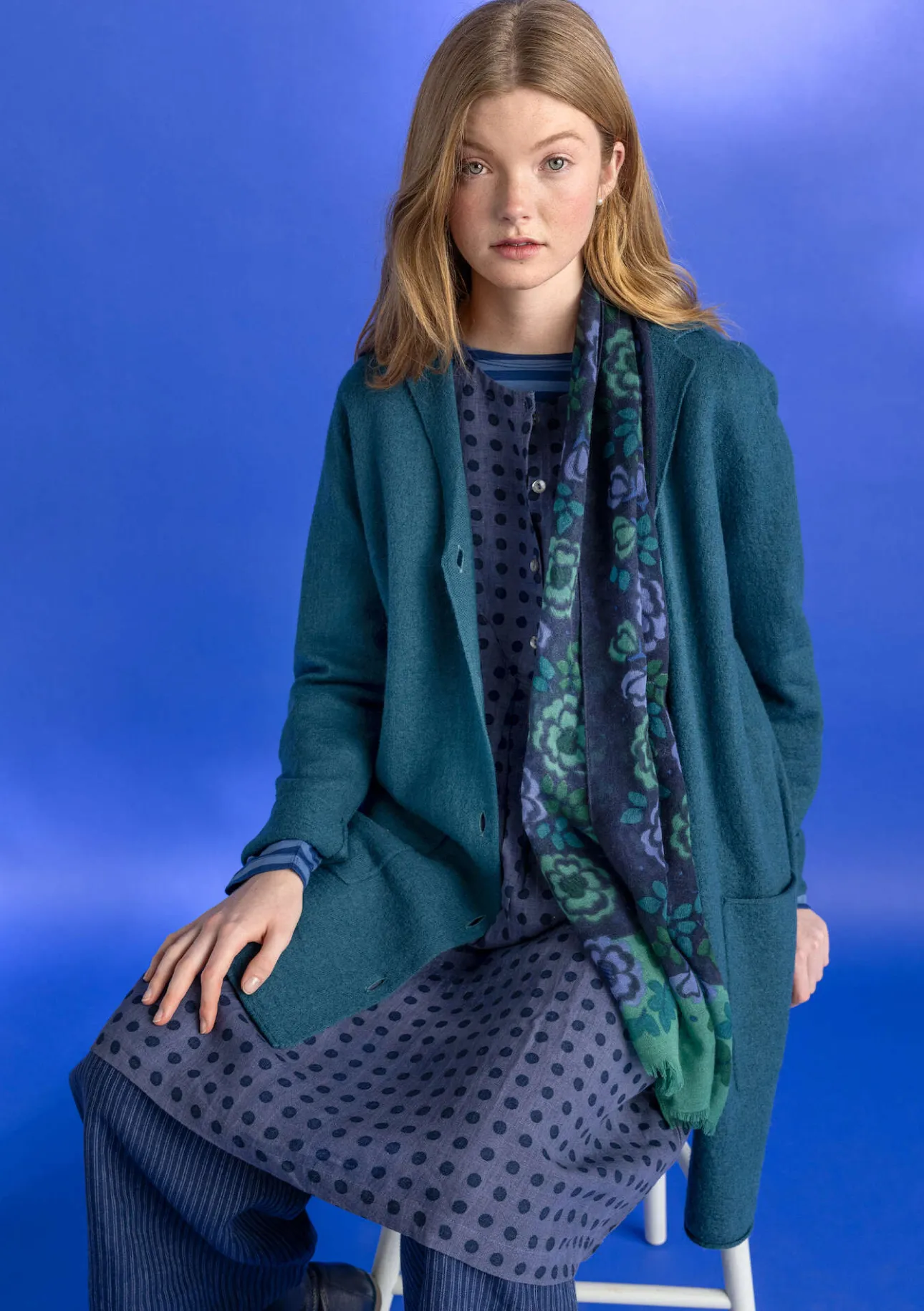Accessoarer-Gudrun Sjödén Sjal "Astrid" i ull Mörkindigo