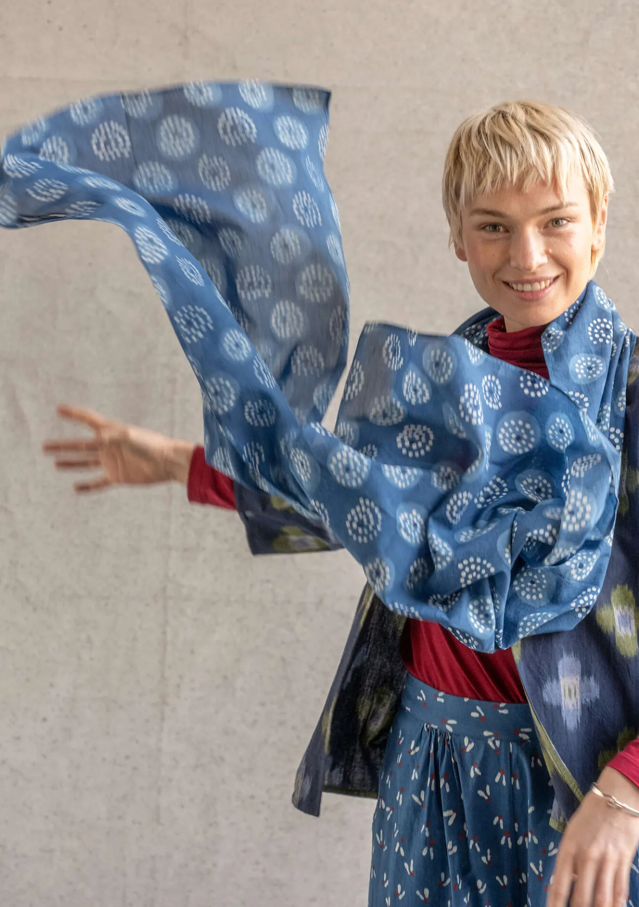 Accessoarer-Gudrun Sjödén Sjal "Clay" i ekologisk bomull Indigo