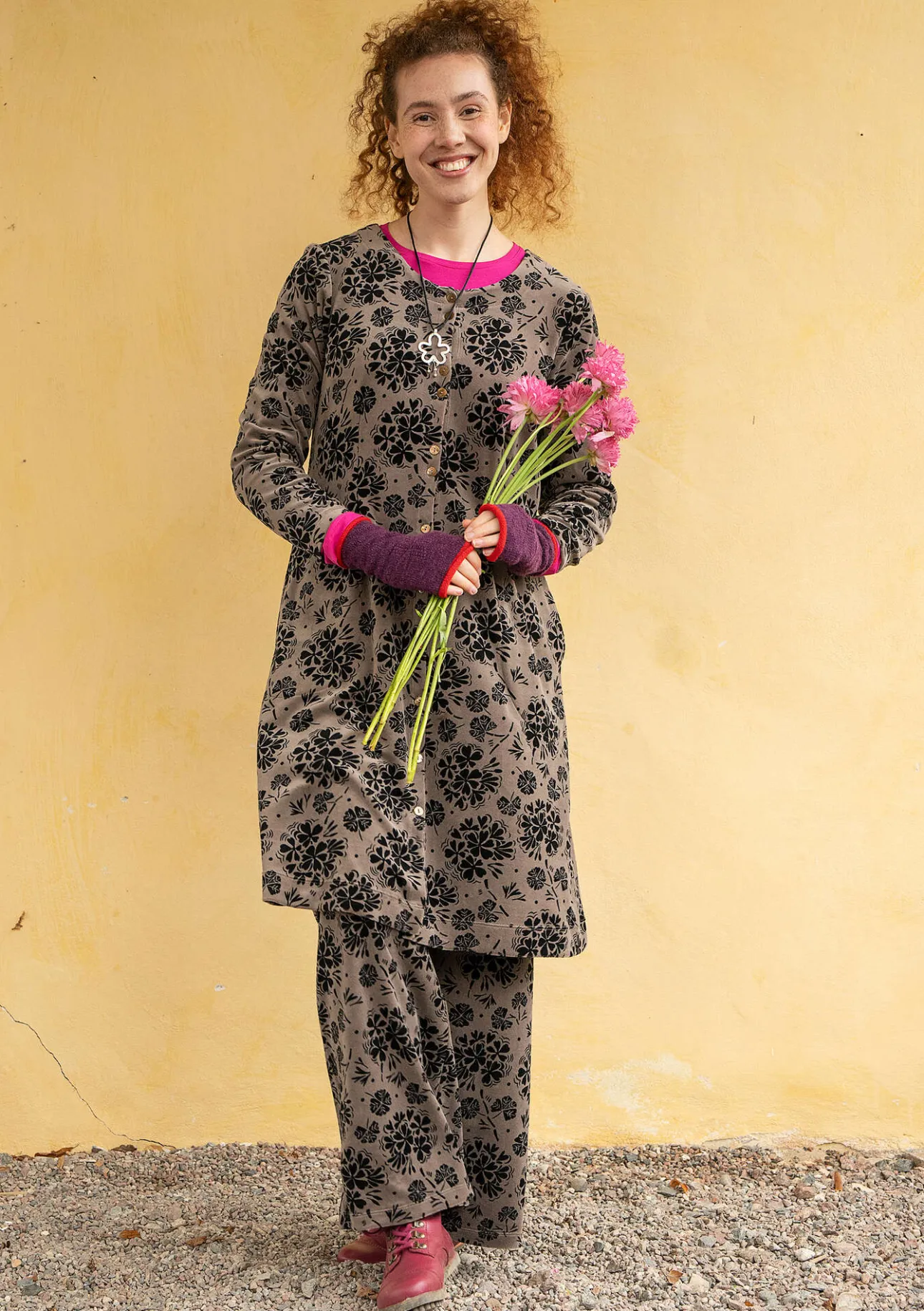 Byxor-Gudrun Sjödén Velourbyxa "Selma" i ekologisk bomull/återvunnen polyester Potatis