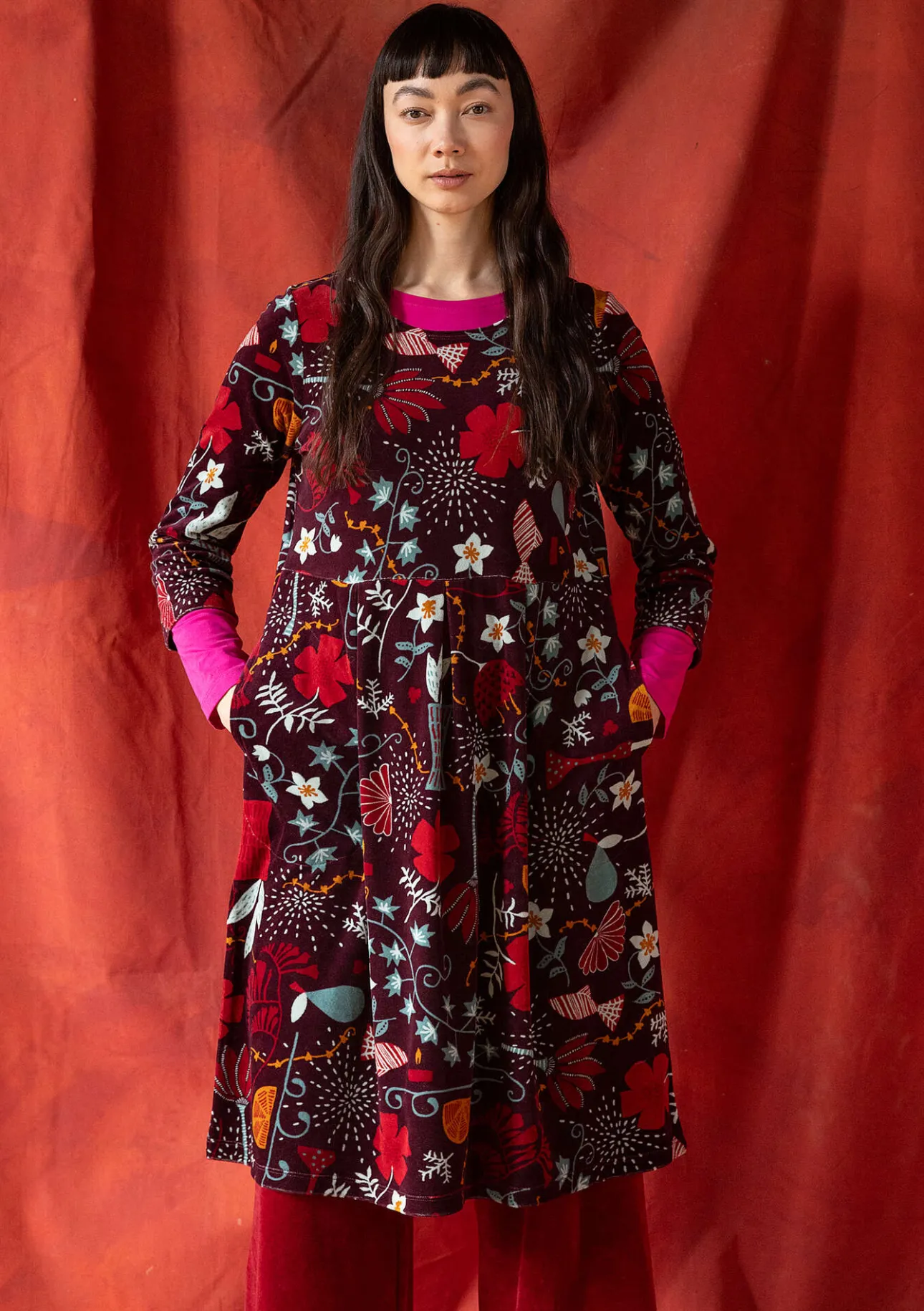 Klänningar-Gudrun Sjödén Velourklänning "Fyrverkeri" i ekologisk bomull/återvunnen polyester Aubergine/mönstrad
