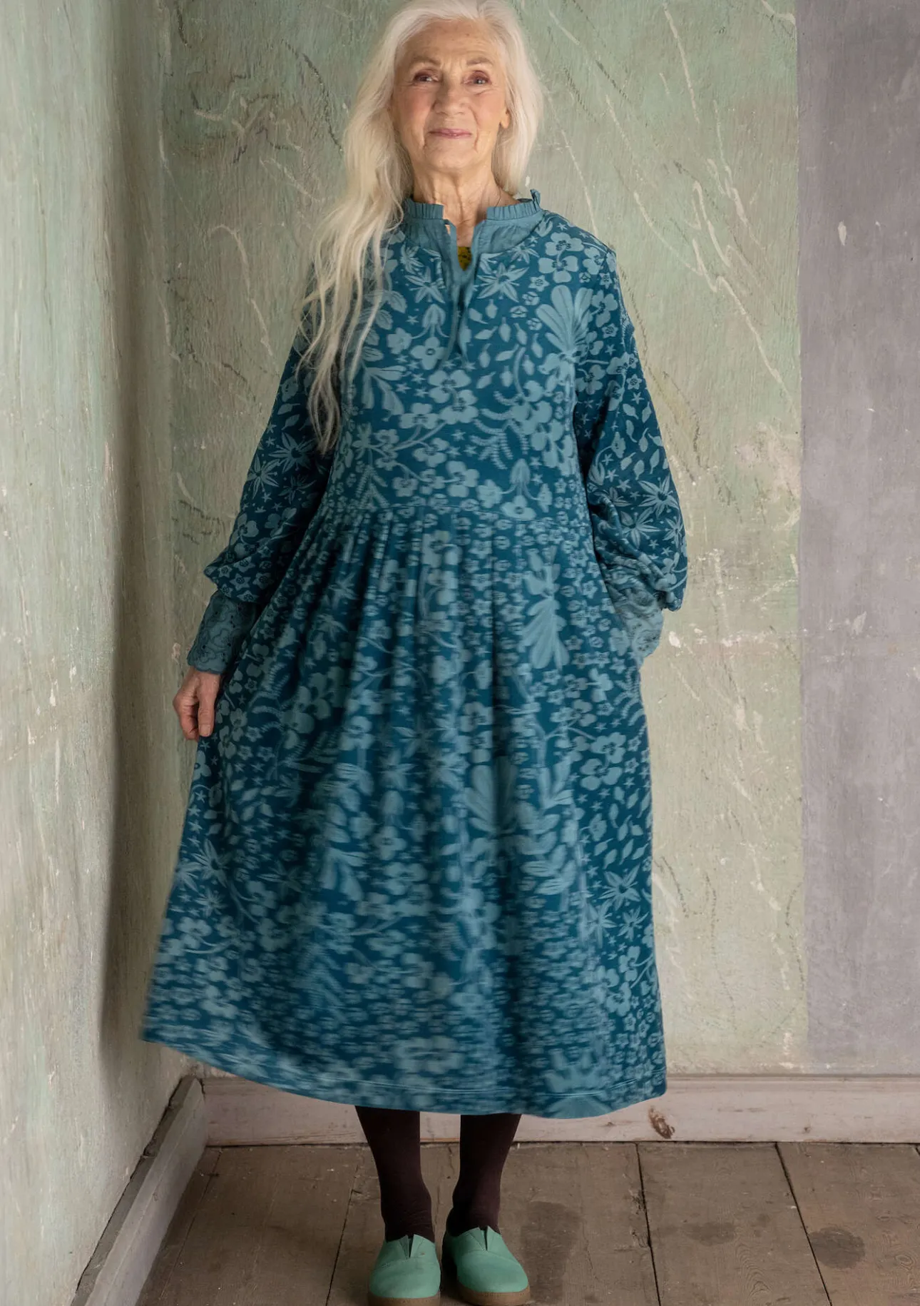 Klänningar-Gudrun Sjödén Velourklänning "Katla" i ekologisk bomull/återvunnen polyester Veronagrön