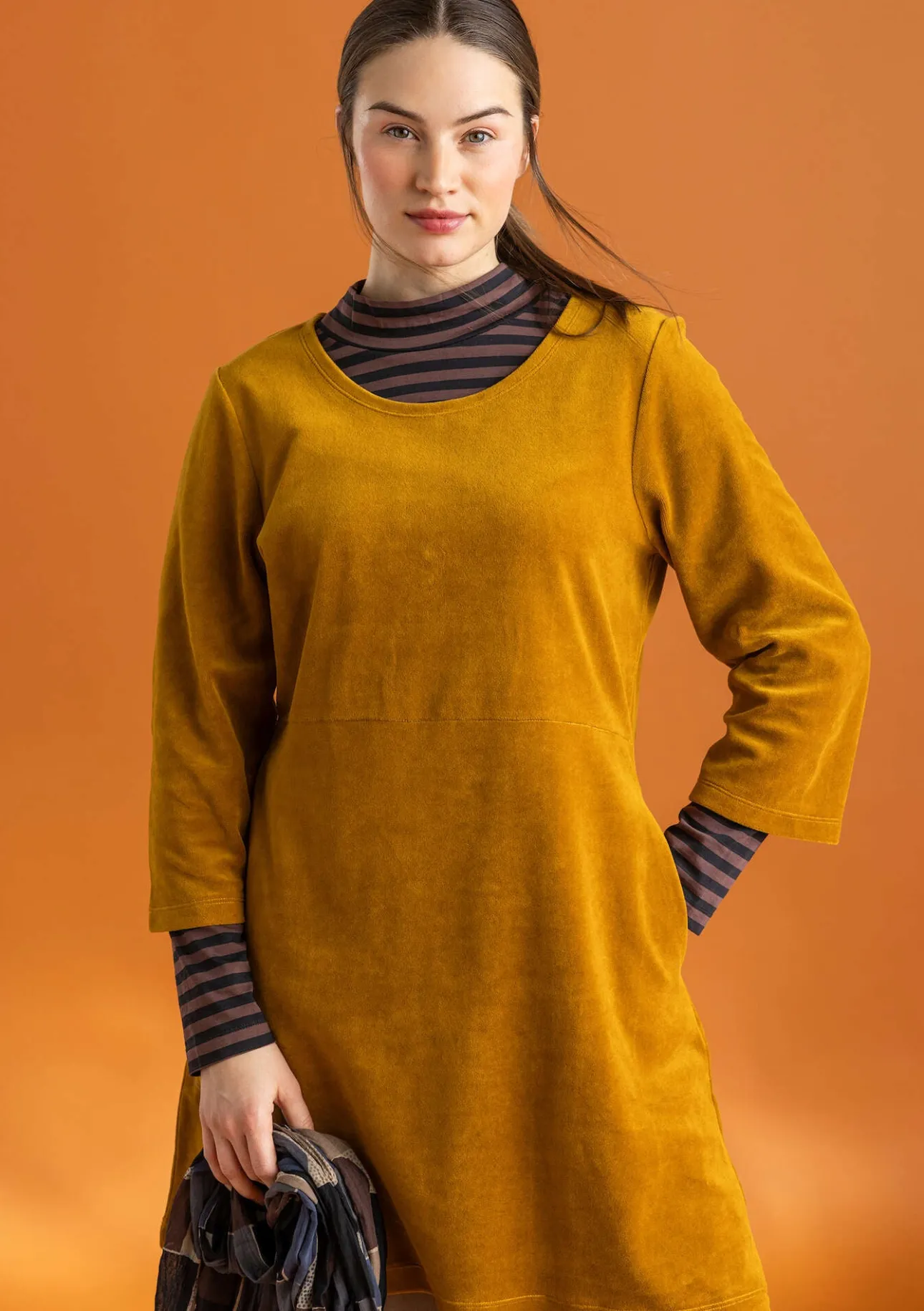 Tunikor-Gudrun Sjödén Velourtunika i ekologisk bomull/återvunnen polyester Curry