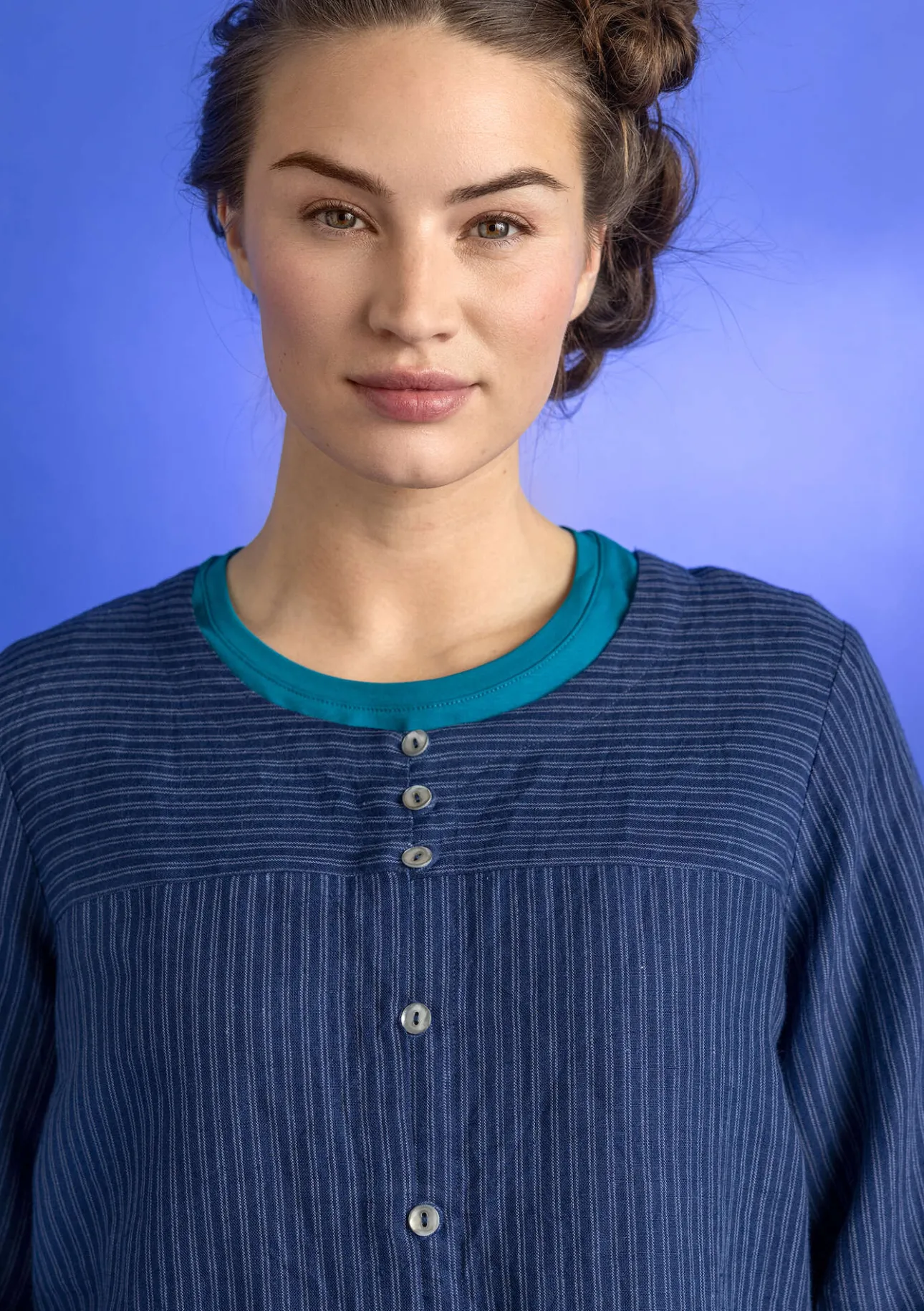 Blusar-Gudrun Sjödén Vävd artistblus ”Asta” i lin Indigo/randig