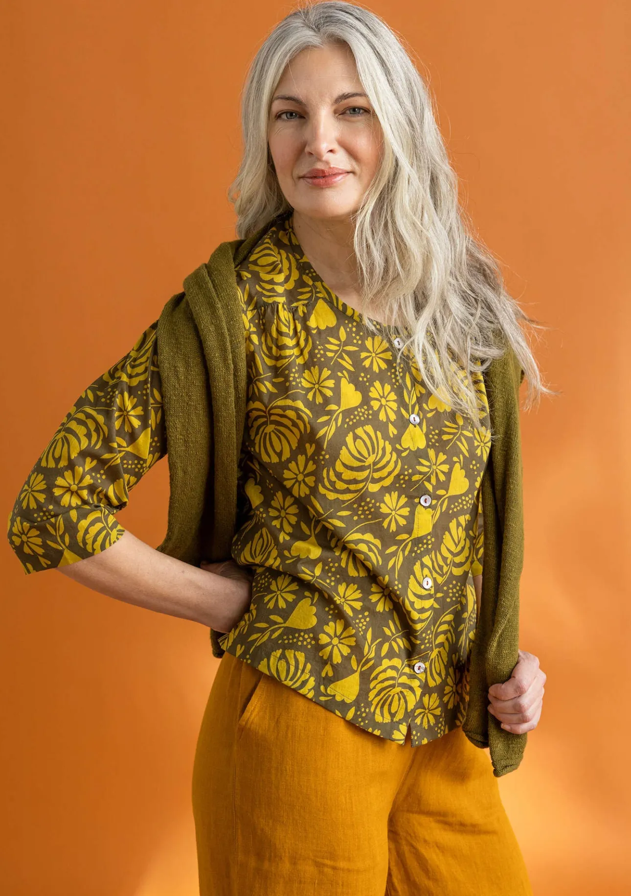 Blusar-Gudrun Sjödén Vävd blus ”Hedda” i ekologisk bomull Mörkoliv/mönstrad