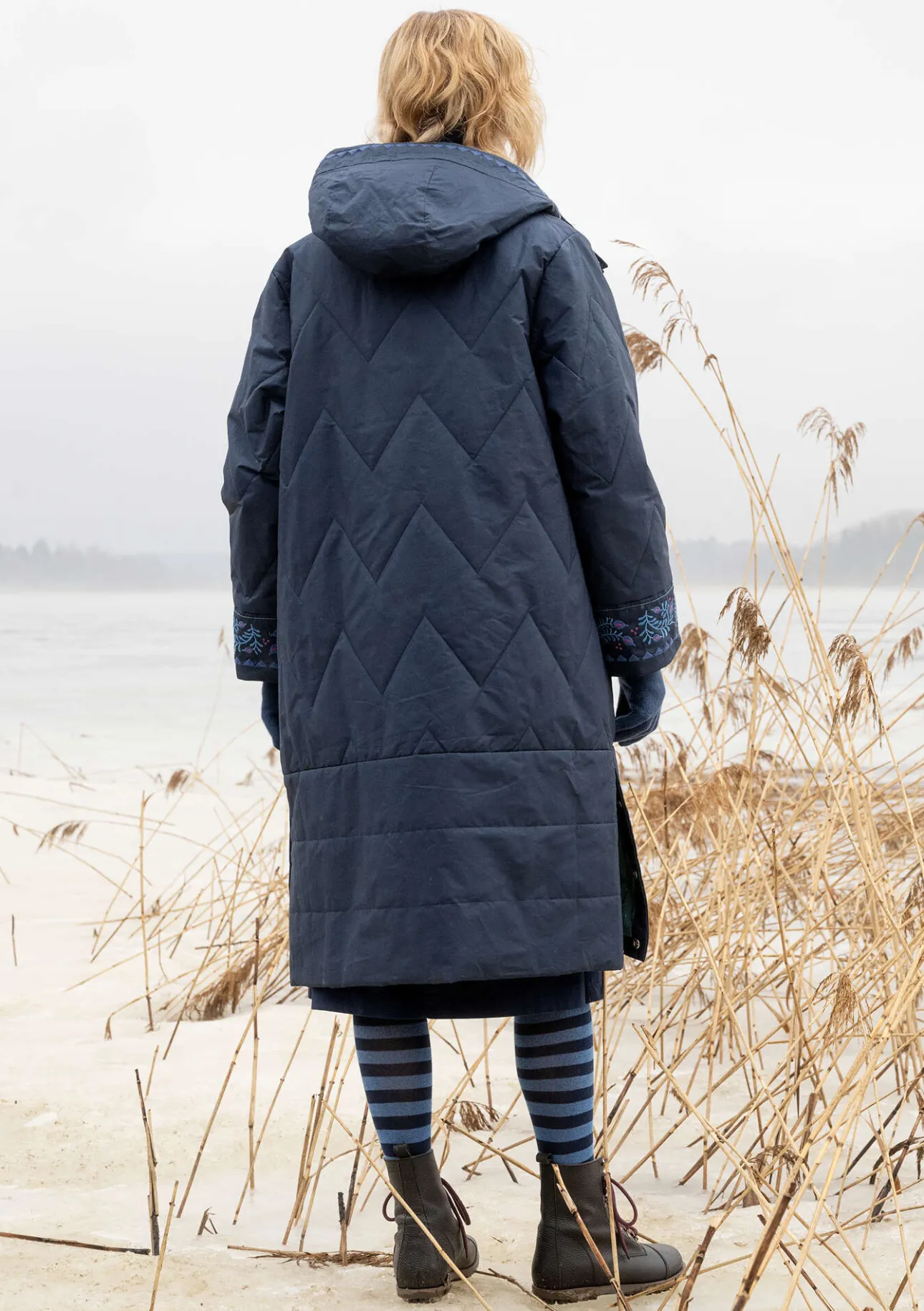 Kappor & Jackor-Gudrun Sjödén Vävd kviltad kappa "Svalbard" Bläck