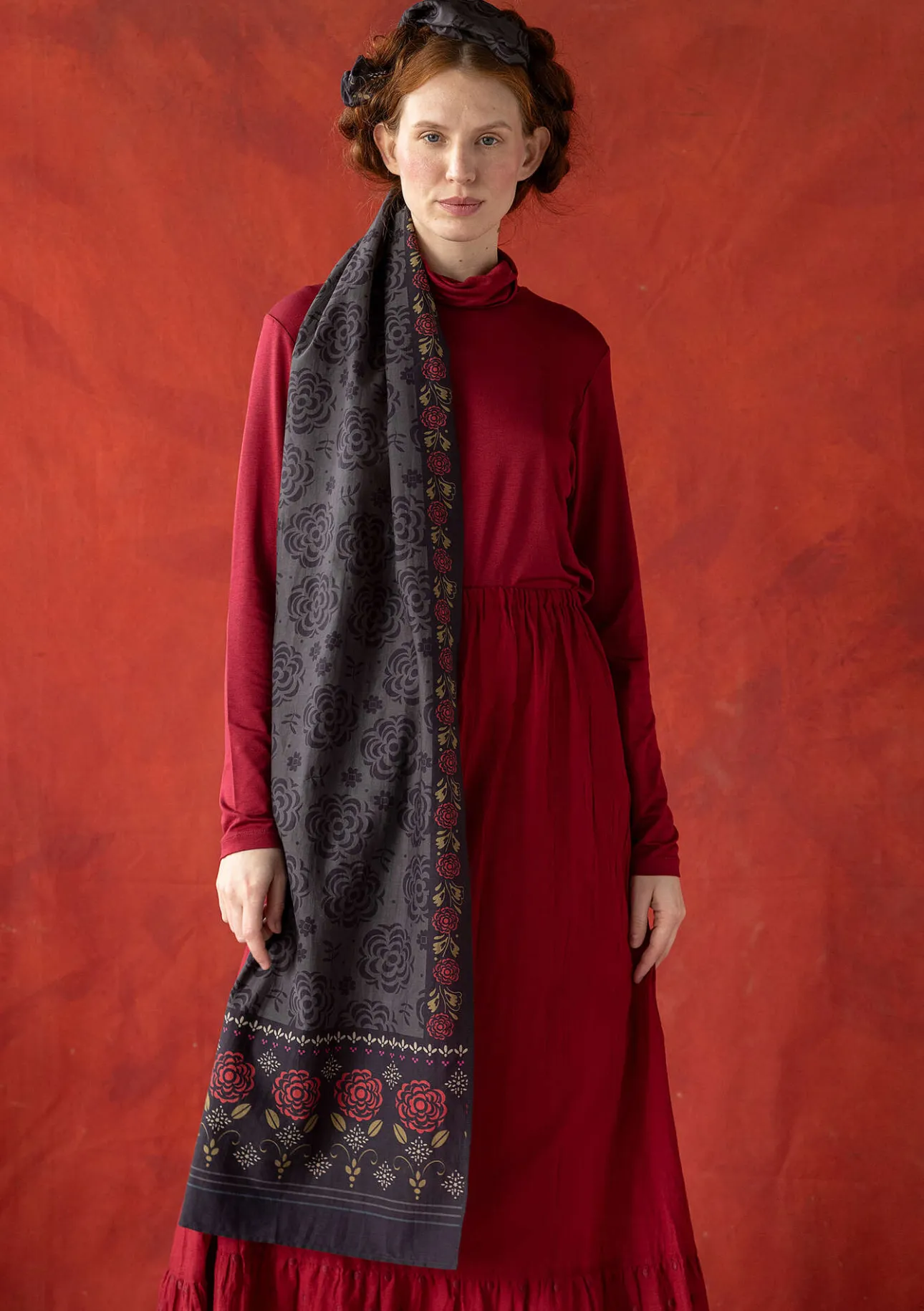 Accessoarer-Gudrun Sjödén Vävd sjal "Kamelia" i ekologisk bomull/siden Svart